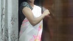 Telugu-vrouw gaat naar de kleermaker en neukt met hem