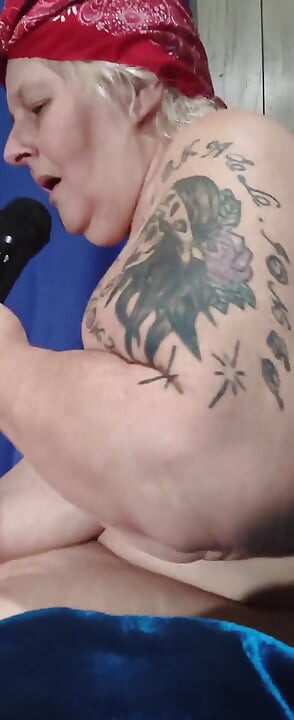 Ich werde auf dem schwanz deiner mutter beim ficken nach unten gleiten