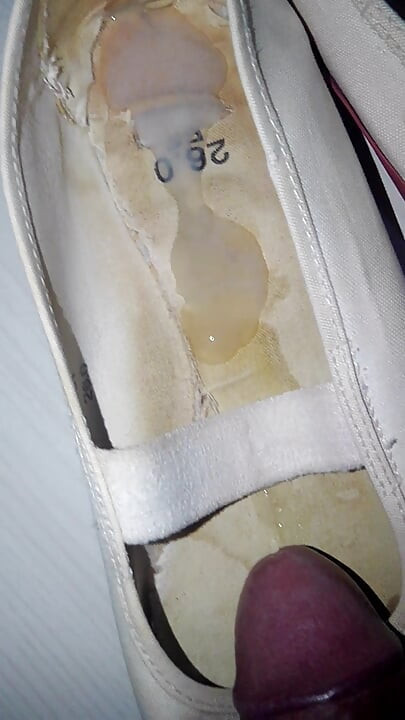 Ejaculação em sapatos escolares parte 3