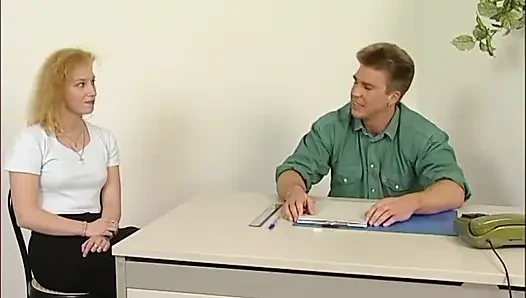 Alman sarışın orta yaşlı seksi kadın yarağına biniyor