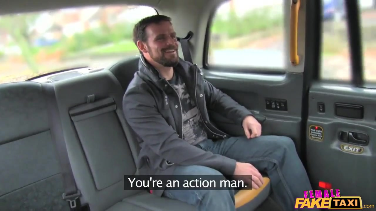 Femalefaketaxi Marine给司机一个爽快的性爱