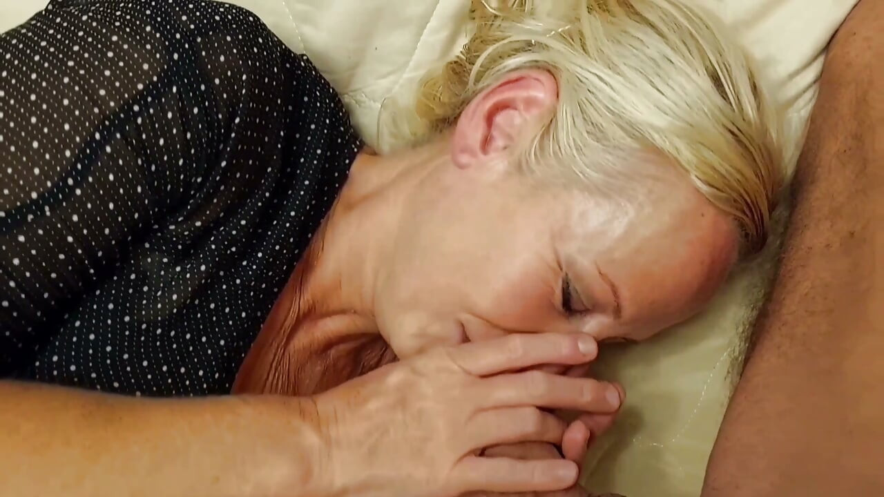 Amateur Blonde Mature Wife Enjoys Sex Clothed