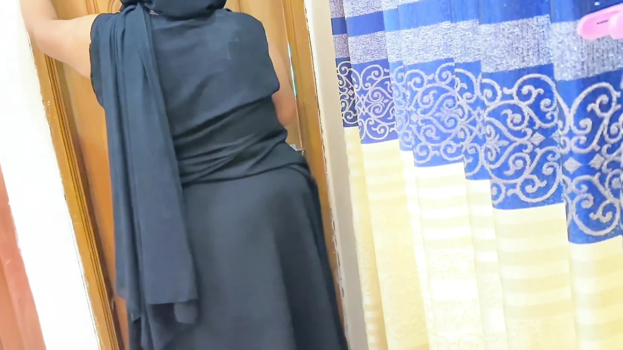Big Ass Punjabi Muslim Aunty Stuck Under Bed, Then She want fuck from Stranger Guy, Because she was sexually Unsatisfying Woman