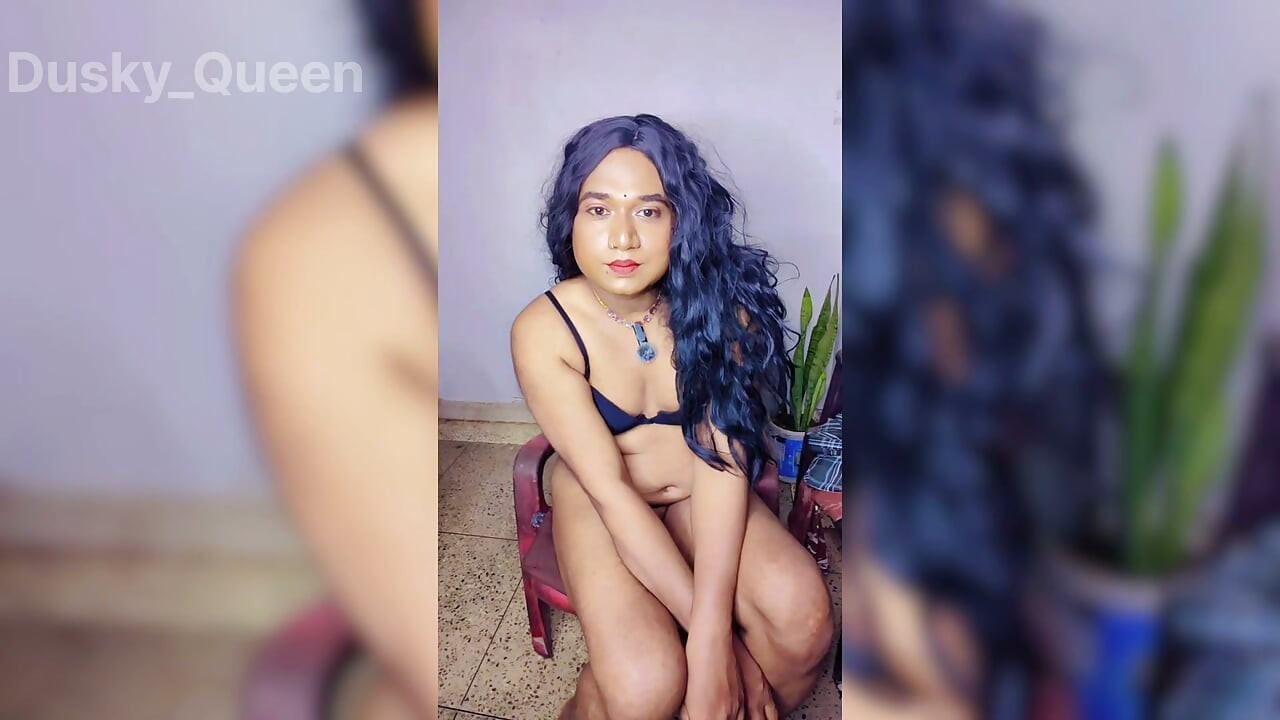 美麗的變性人展示她的可愛