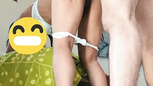 Hintli köylü ev hanımı sert seks yapıyor