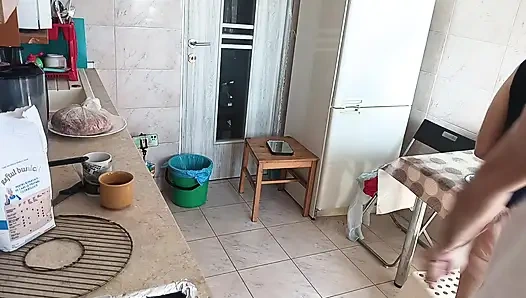 Çılgın Çift Mutfakta Eğleniyor.