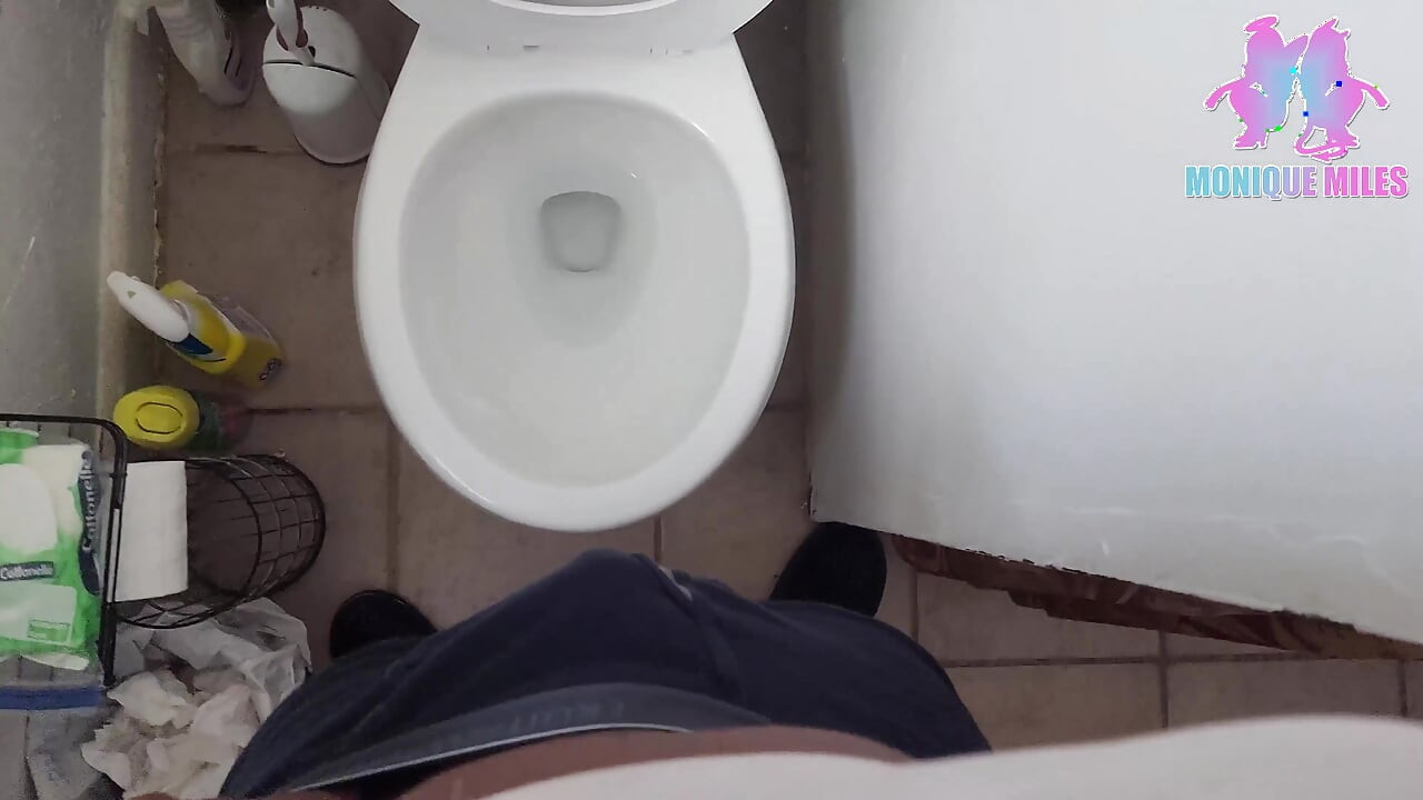 Disquete meu pau grande e peitos para um bom mijo