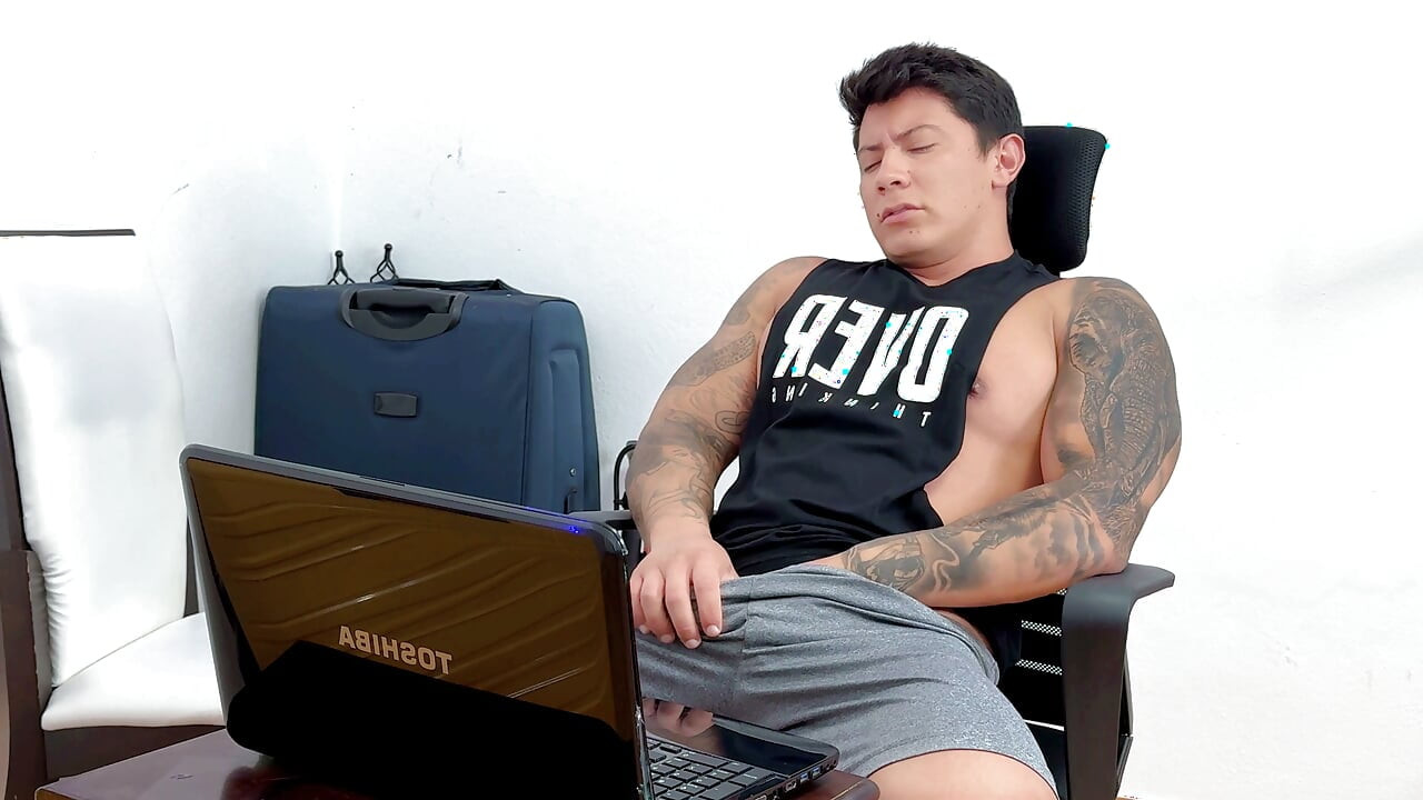 OMG! Steph is stepping right out of the screen to give me a blowjob and let me cum on her face!