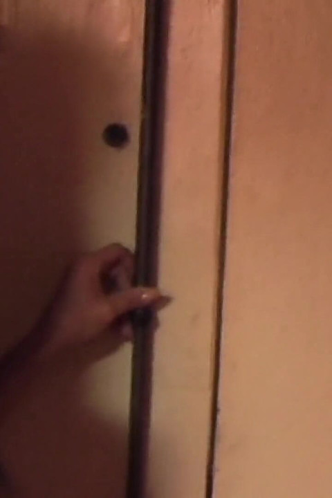 トランスジェンダーを抱き、彼が自分にイくまで