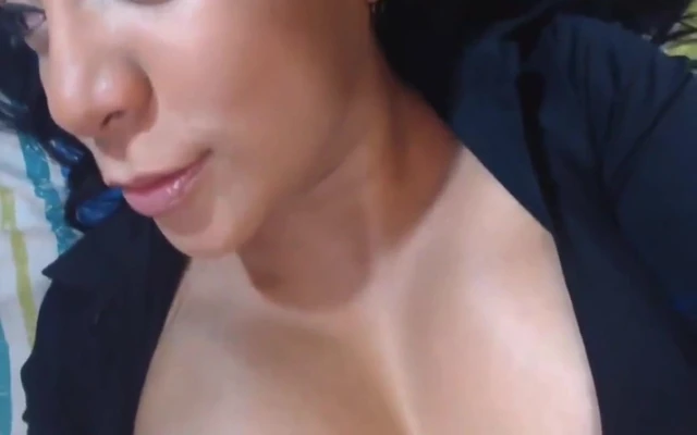 Gorgeous Latina MILF Teasing On Webcam