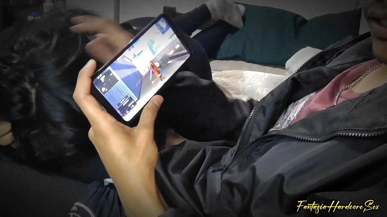 ट्यूटोरियल: फ्री फायर खेलना सीखें जबकि आपके लंड को चूसा जा रहा है fantasiahardcoresex