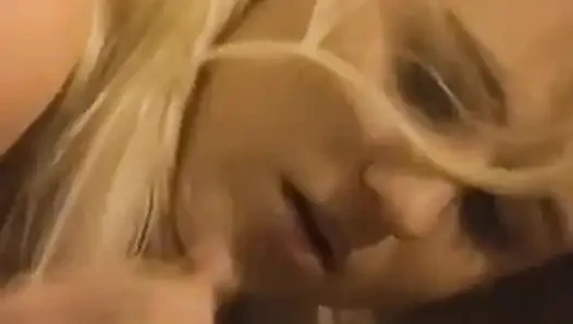 Mystique orgazm olmayı seviyor