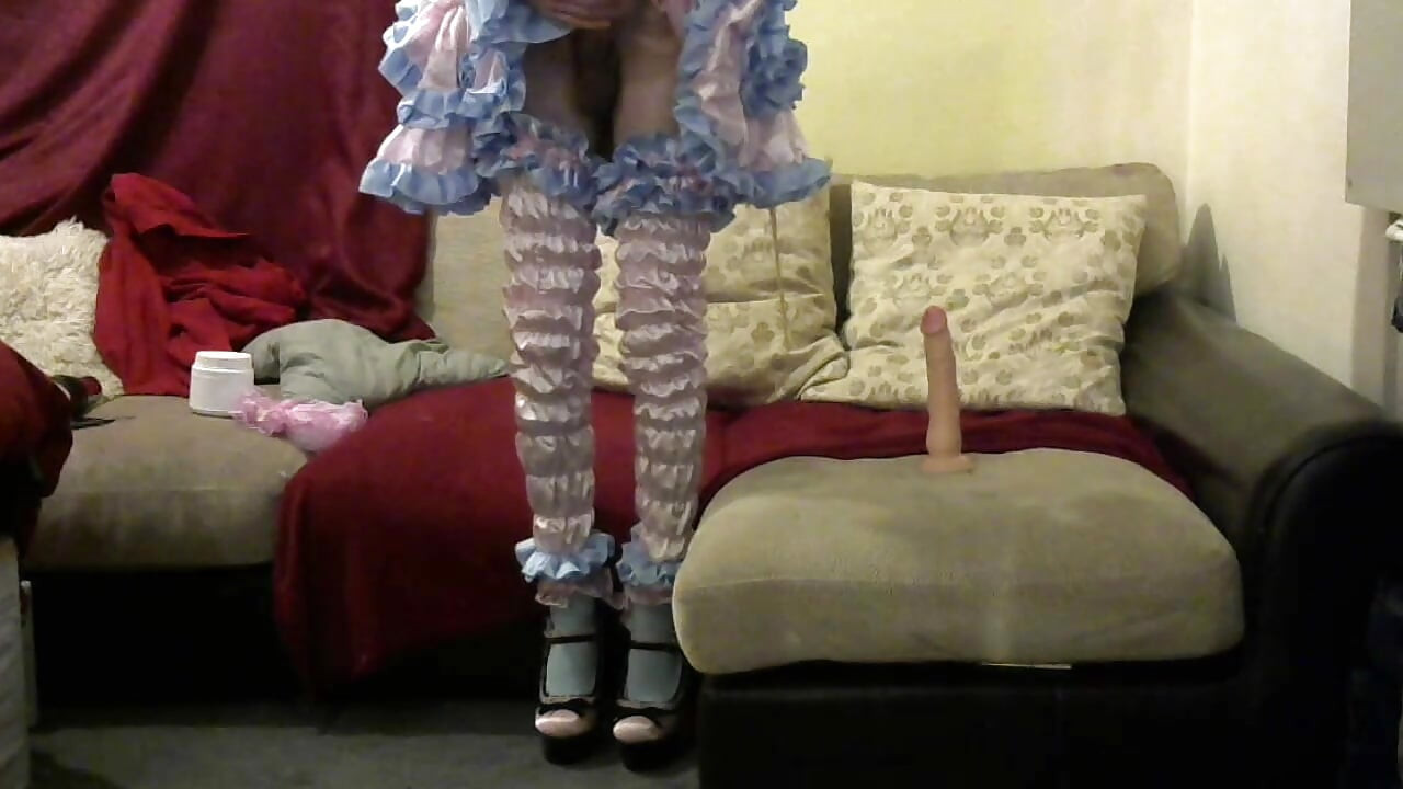 Prissy Lille Sissy Pansy er en god pige for Mistress