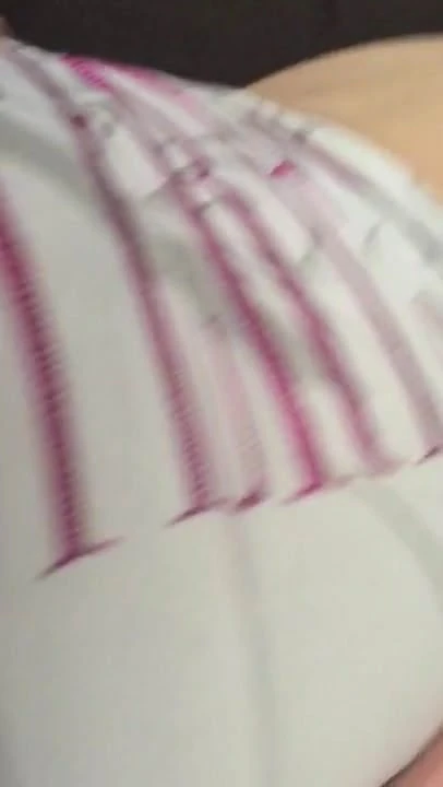 She play with her pussy and tits