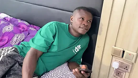 Oga fuck his house chef in his bed room