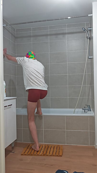 I'm cleaning my bathtub (episode 1)