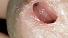 Sperma stroomt in close-up uit mijn eikel