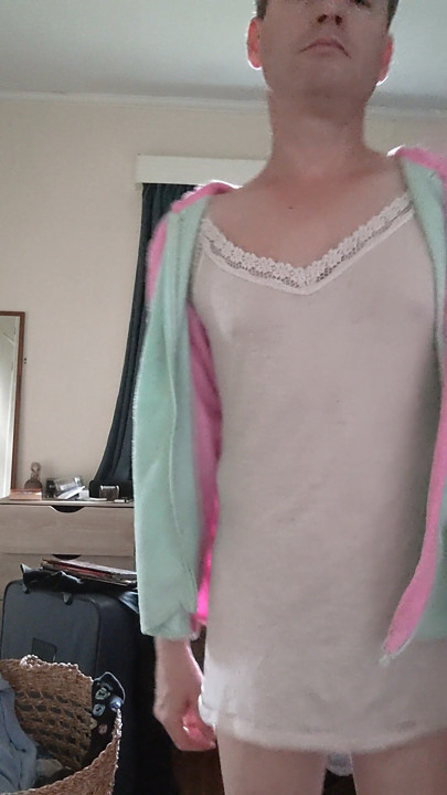 pink gay slut man shows bottom