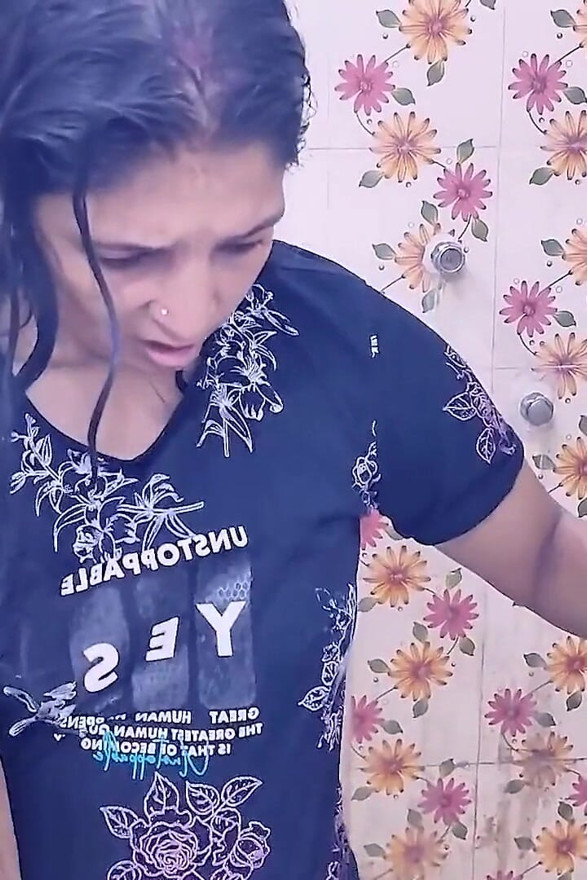 在浴室里操印度继妹