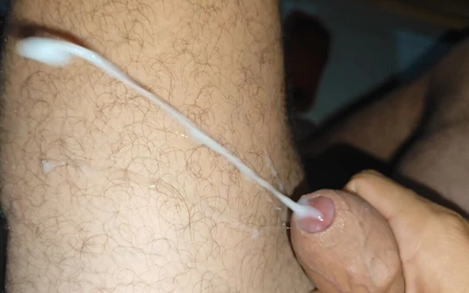 İnanılmaz korkunç boşalma fışkırtıyor