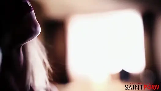 Erotica Writer пробует темные похоть и фантазии великолепных женщин