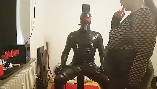 Резиновая рабыня на лечении.