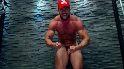 Muskel-Bodybuilder, der nackt posiert - speziell