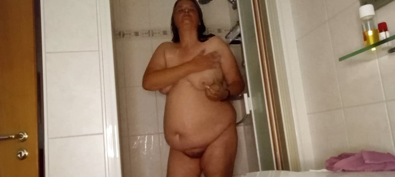 MILF 53 - Šukání ve sprše, roztáhnu ti svůj velkej zadek