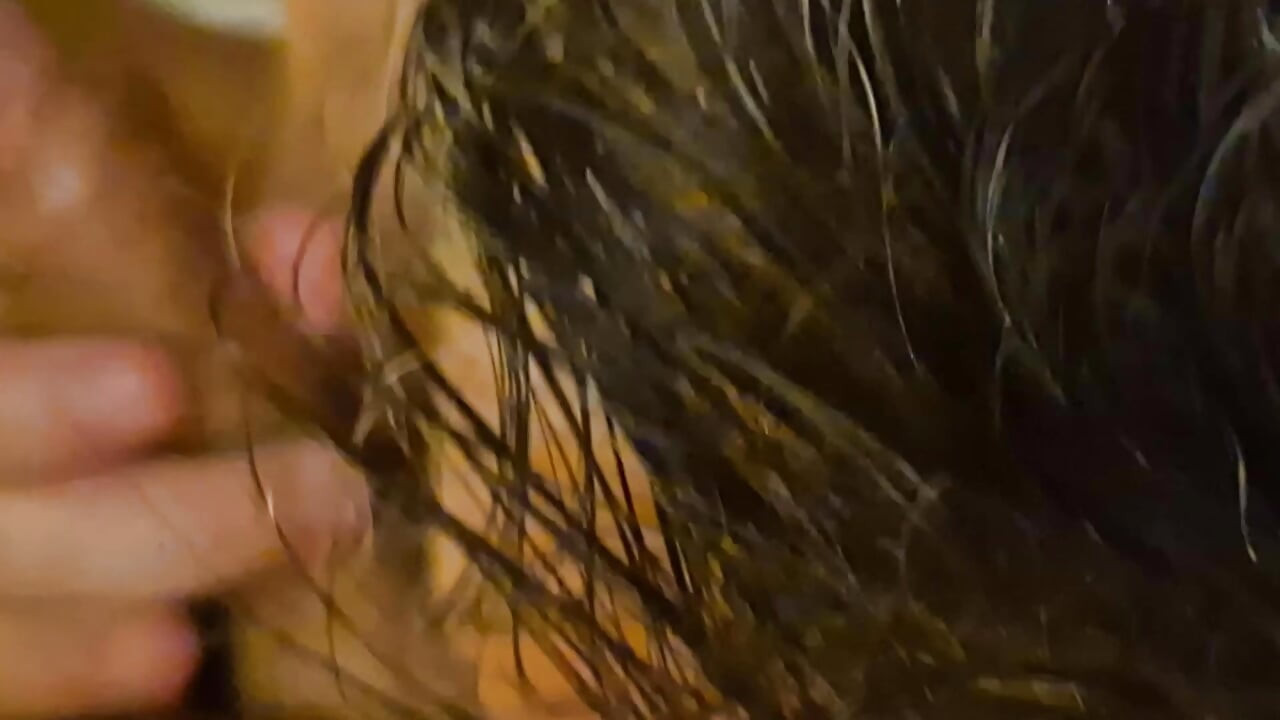 Pušenje i svršavanje tijekom kišne blagdanske večeri