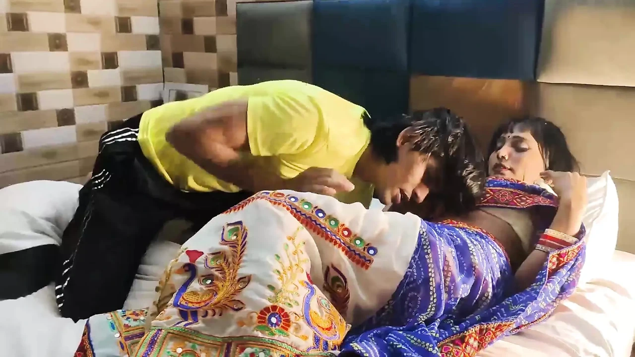 愤怒的 Bhabi Ko Devar Ne Mana Ke Choda 硬核性爱 Rahul 和 Monika