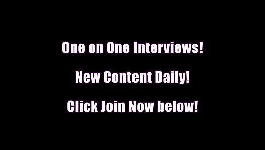 Keilani kita zieht ihr höschen aus, um mit ihrer nassen geilen muschi zu spielen