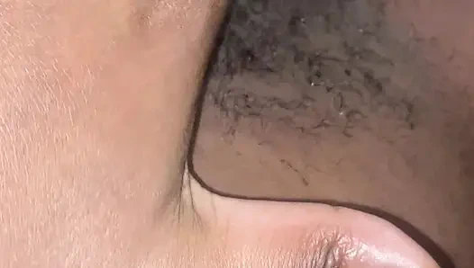 meine nasse, sahnige behaarte schwarze muschi