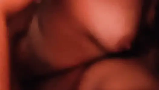 Seksi desi bebek domaltarak sikişiyor