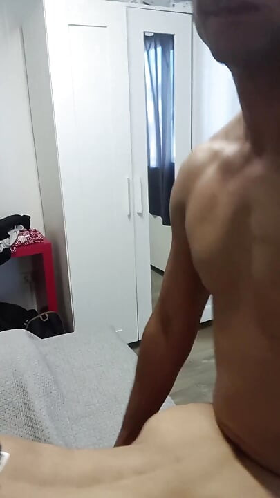 本当に大きなクリトリスで、ペニスにとても飢えていた