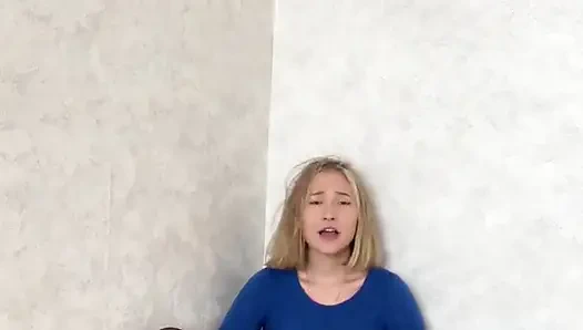 Красотка Нассала На Пол Большой Струей