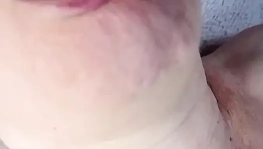 Зрелая шлюха хочет съесть весь хуй