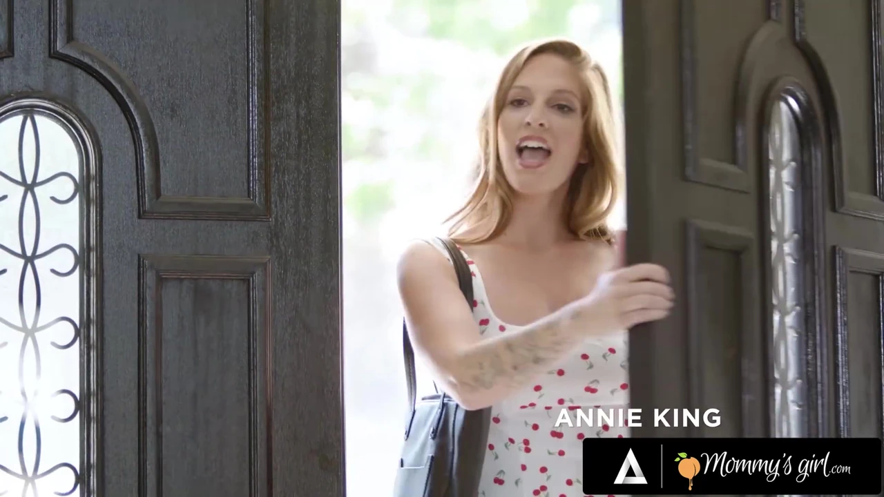 MOMMY'S GIRL - MILF Kylie Le Beau Catches Stepdaughter Emma Rosie With Naughty StepAunt Annie King
