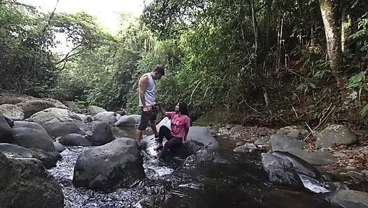 TEIL EINS: Ich liebe es, mich mit der Natur zu verbinden, spazieren zu gehen und VERDAMMT... ICH LIEBE ES, ZU SAUGEN UND VIEL MILCH ZU BEKOMMEN