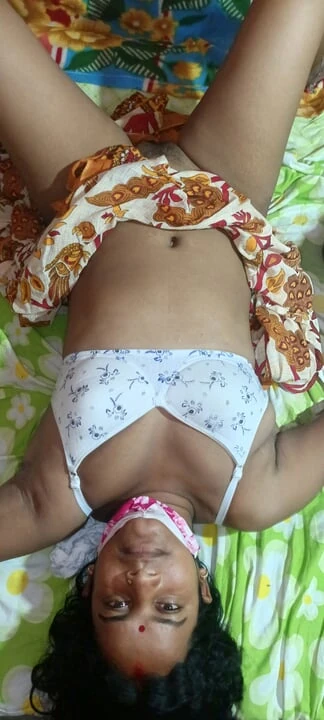 Seks istri suami desi yang cantik. In Hot Video