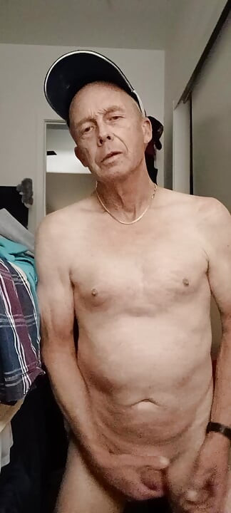 Minik yarağıma mastürbasyon yapıyor