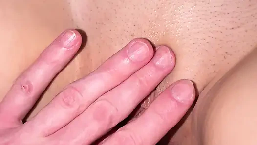 Roher nachtblitzlampen-fick mit zierlicher brünette - harter doggystyle, lautes stöhnen & viel sperma auf ihrem bauch (17:28 ungeschnitten)