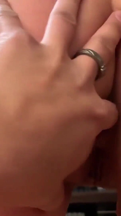 Emotionaler moment von "Stripchats - Foxy und Ted im versauten pornostar-casting-rollenspiel"