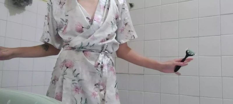 Cutting vaginal hairs