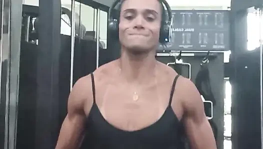 Wie würde dieser kleine schwanz eine muskulöse milf befriedigen?