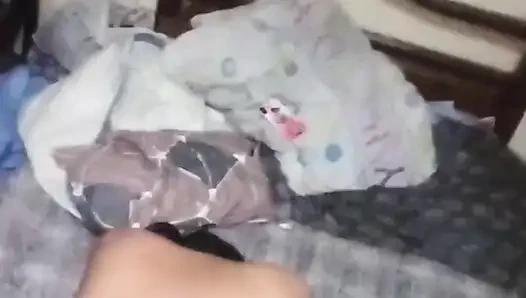 Ateşli süt sıcak sütte yıkanıyor