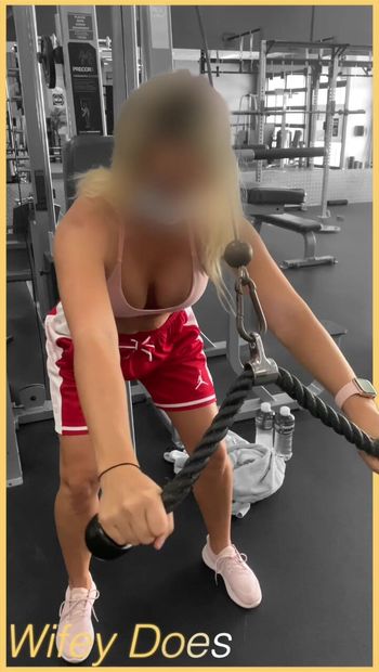 Wifey gets all hot in the gym