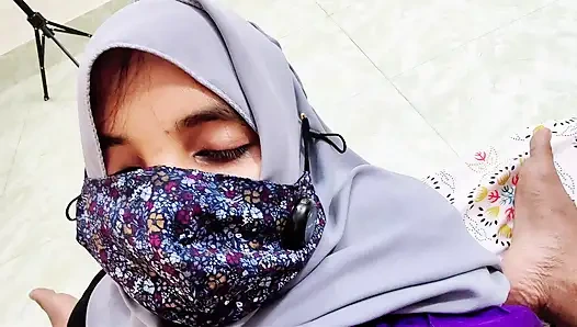 Hijabi stepmom need big dick for face fuck so stepson help her hot xxx