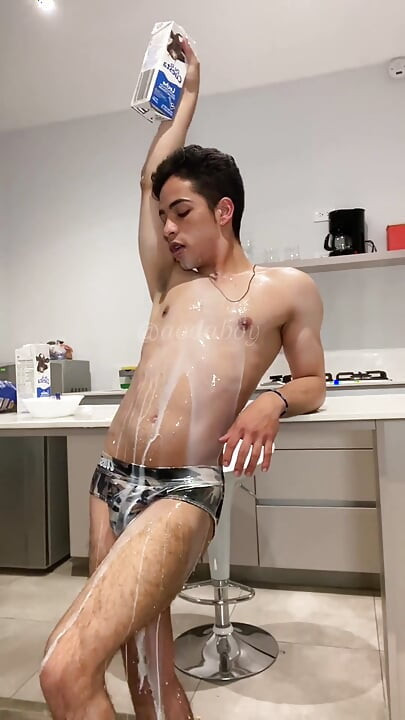 Doccia latte e sperma