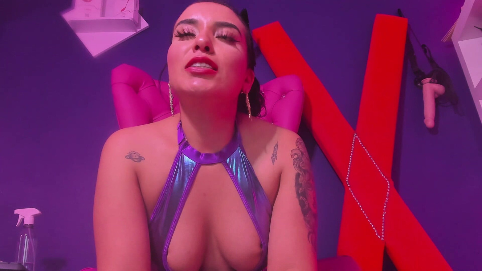 MeliizaQueen BDSM goddess, spits in the face of his submissive