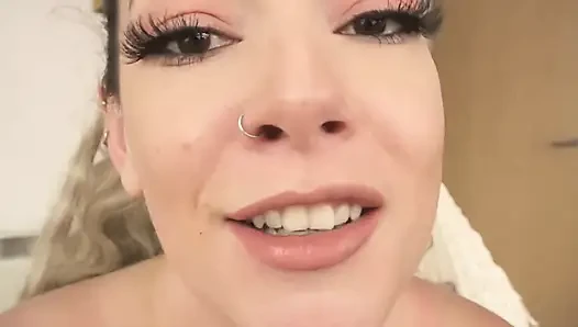 Giantess Sets a Tiny Trap